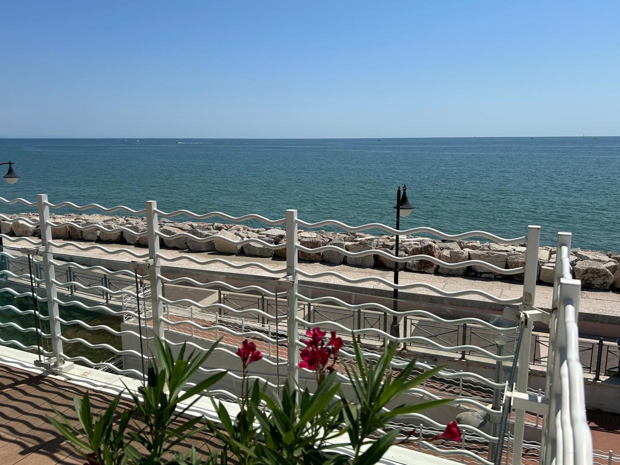 Ca Dell'Angelo - Caorle Aparthotel Luaran gambar